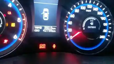 Scrapping Vehicle hyundai i40 style blue of the year 2013 powered d4fd