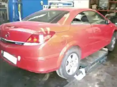 Véhicule à la ferraille opel astra twin top 1.6 16v de l'année 2005 alimenté z16xe1