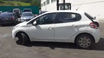 Veículo de Sucata peugeot 208 active do ano 2014 alimentado 9h06
