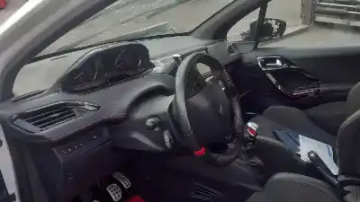 Здавання транспортного засобу peugeot 208 gti року 2017 потужний 5g04