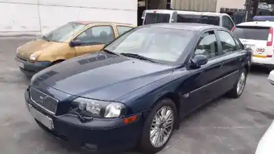 Véhicule à la ferraille VOLVO S80 BERLINA T6 Executive Geartronic de l'année 2002 alimenté B6284T