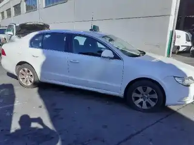 Veicolo di demolizione skoda suberb (3t4) ambition dell'anno 2009 alimentato bmp