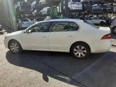 Veicolo di demolizione skoda suberb (3t4) ambition dell'anno 2009 alimentato bmp