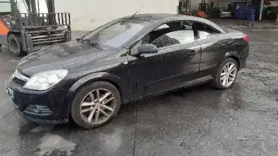 Véhicule à la ferraille OPEL ASTRA TWIN TOP Cosmo de l'année 2008 alimenté Z19DTH