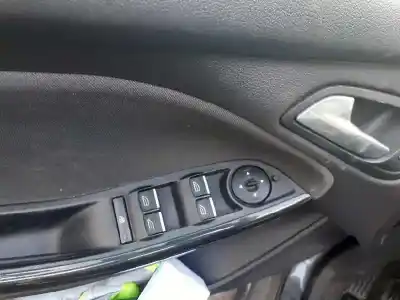 Vehicul casat ford focus turn. titanium al anului 2016 alimentat 