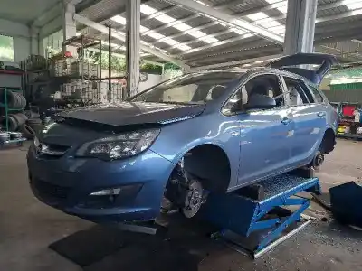 Veículo de Sucata opel astra j sports tourer excellence do ano 2015 alimentado b16dth