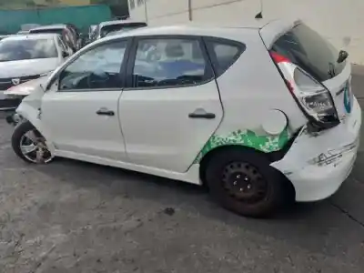 Sloopvoertuig hyundai i30 comfort van het jaar 2011 aangedreven d4fb