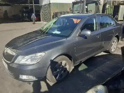 Veículo de Sucata SKODA OCTAVIA BERLINA (1Z3) Trend do ano 2009 alimentado CAXA