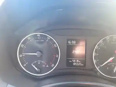 Veículo de Sucata skoda octavia berlina (1z3) trend do ano 2009 alimentado caxa