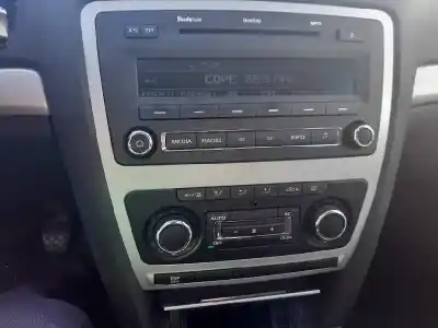 Veículo de Sucata skoda octavia berlina (1z3) trend do ano 2009 alimentado caxa