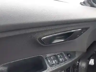 Vehicul casat seat leon st (5f8) fr al anului 2014 alimentat czc