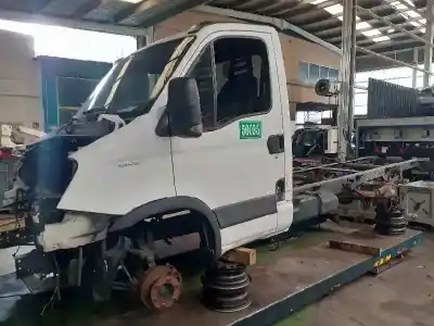 Véhicule à la ferraille IVECO 35C13  de l'année 2013 alimenté 