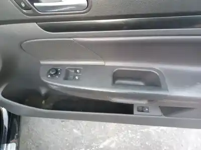 Veículo de Sucata volkswagen golf v (1k1) 2.0 tdi 16v do ano 2000 alimentado bmn