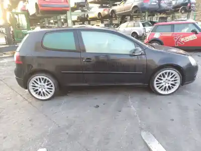 Veículo de Sucata volkswagen golf v (1k1) 2.0 tdi 16v do ano 2000 alimentado bmn