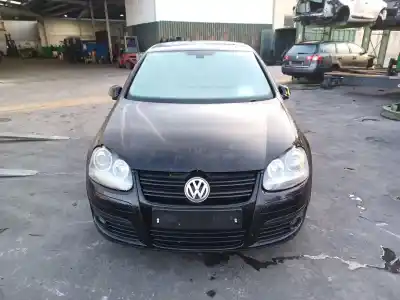 Veículo de Sucata volkswagen golf v (1k1) 2.0 tdi 16v do ano 2000 alimentado bmn