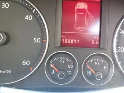 Veículo de Sucata volkswagen golf v (1k1) 2.0 tdi 16v do ano 2000 alimentado bmn