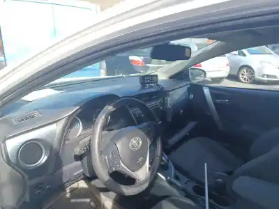 Veículo de Sucata toyota auris (_e18_) 1.8 hybrid (zwe186_) do ano 2013 alimentado 2zr-fxe