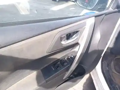 Veículo de Sucata toyota auris (_e18_) 1.8 hybrid (zwe186_) do ano 2013 alimentado 2zr-fxe