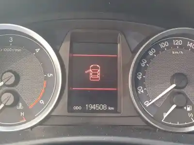 Veículo de Sucata toyota auris (_e18_) 2.0 d-4d (ade186_) do ano 2014 alimentado 1ad-ftv