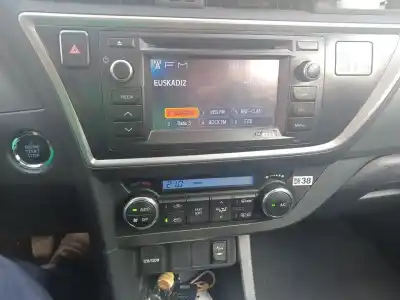 Veículo de Sucata toyota auris (_e18_) 2.0 d-4d (ade186_) do ano 2014 alimentado 1ad-ftv