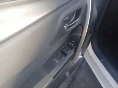 Veículo de Sucata toyota auris (_e18_) 2.0 d-4d (ade186_) do ano 2014 alimentado 1ad-ftv