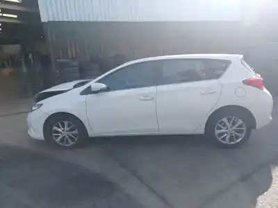 Veículo de Sucata toyota auris (_e18_) 2.0 d-4d (ade186_) do ano 2014 alimentado 1ad-ftv