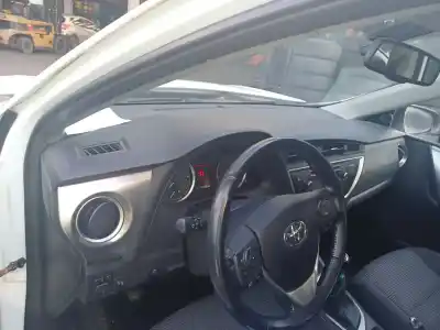 Veículo de Sucata toyota auris (_e18_) 2.0 d-4d (ade186_) do ano 2014 alimentado 1ad-ftv