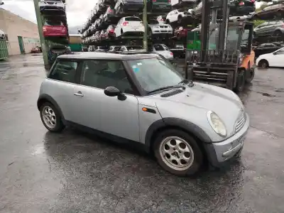 Scrapping Vehicle mini mini (r50, r53) cooper of the year 2002 powered w10 b16 a