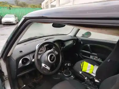 Scrapping Vehicle mini mini (r50, r53) cooper of the year 2002 powered w10 b16 a