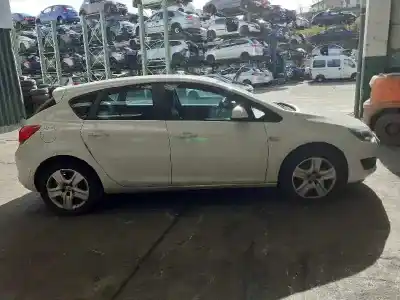 Здавання транспортного засобу opel astra j lim. selective року 2016 потужний b16dtl