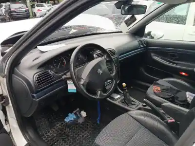 Véhicule à la ferraille PEUGEOT 406 BREAK (8E/F) 2.2 HDI de l'année 2002 alimenté 4HX (DW12TED4)