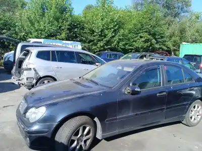 Veículo de Sucata MERCEDES CLASE C (W203)  do ano 2004 alimentado OM 646.962,OM 646.963