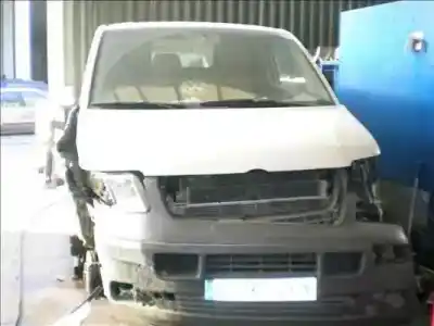 Veicolo di demolizione VOLKSWAGEN T5 TRANSPORTER/FURGONETA  dell'anno 2003 alimentato AXB