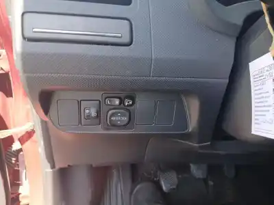 Здавання транспортного засобу toyota auris (_e15_) 1.4 d-4d (nde150_) року 2010 потужний 1nd
