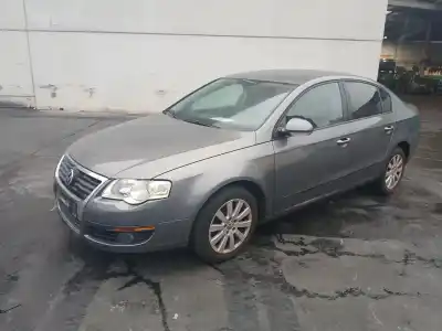 Vehículo de desguace VOLKSWAGEN PASSAT B6 (3C2)  del año 2005 con motor BKP