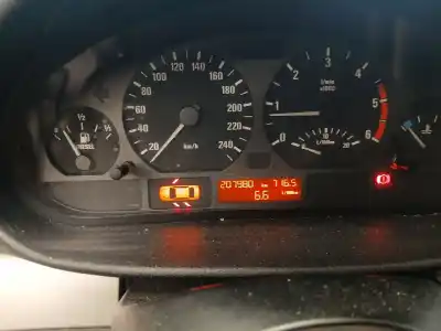 Sloopvoertuig BMW 3 (E46)  van het jaar 2001 aangedreven M57 D30 (306D1)