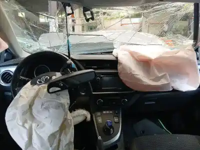 Здавання транспортного засобу toyota auris ranchera familiar (_e18_) 1.8 hybrid (zwe186_) року 2014 потужний 2zr-fxe