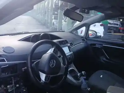 Sloopvoertuig toyota verso (_r2_) 1.6 d4-d (war20_) van het jaar 2015 aangedreven 1ww