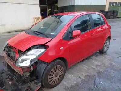 Veicolo di demolizione TOYOTA YARIS (_P9_)  dell'anno 2011 alimentato 1NR-FE
