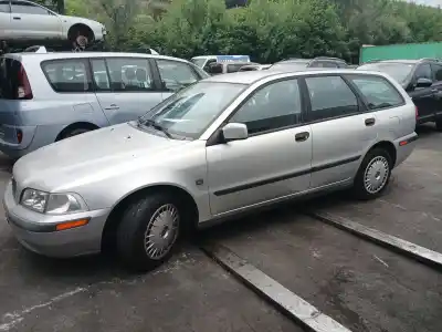 Здавання транспортного засобу VOLVO V40 RANCHERA FAMILIAR (645)  року 2001 потужний D 4192 T4