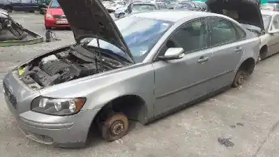 Veículo de Sucata VOLVO S40 BERLINA 2.4 Summum do ano 2005 alimentado B5244S5