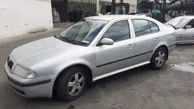 Veículo de Sucata SKODA OCTAVIA BERLINA (1U2) Elegance do ano 2001 alimentado AQY