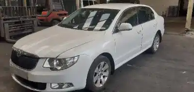 Sloopvoertuig SKODA SUBERB (3T4) Active van het jaar 2012 aangedreven CAY