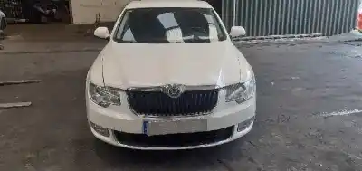 Sloopvoertuig skoda suberb (3t4) active van het jaar 2012 aangedreven cay