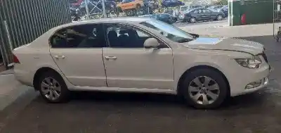 Sloopvoertuig skoda suberb (3t4) active van het jaar 2012 aangedreven cay