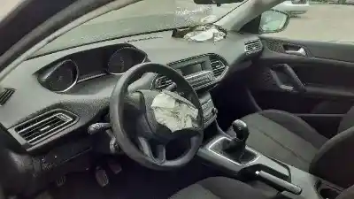 Veículo de Sucata peugeot 308 access do ano 2015 alimentado 9h06