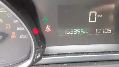 Veículo de Sucata peugeot 308 access do ano 2015 alimentado 9h06