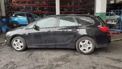 Veículo de Sucata opel astra j sports tourer enjoy do ano 2011 alimentado a17dtr
