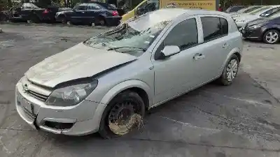 Vehículo de desguace opel astra h berlina cosmo del año 2005 con motor 