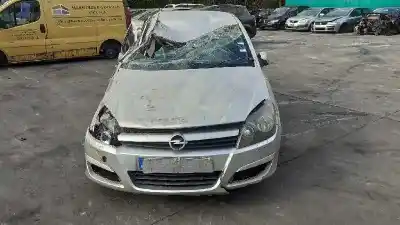 Vehículo de desguace opel astra h berlina cosmo del año 2005 con motor 